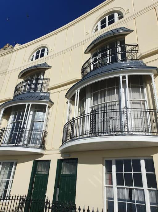 Period Sea View Flat In Hastings Apartment Ngoại thất bức ảnh